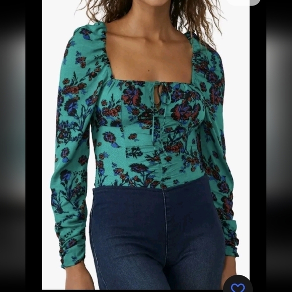 NWT Free People Sz M Hillary deep green print crop, ruching on back and wrists - Picture 1 of 16